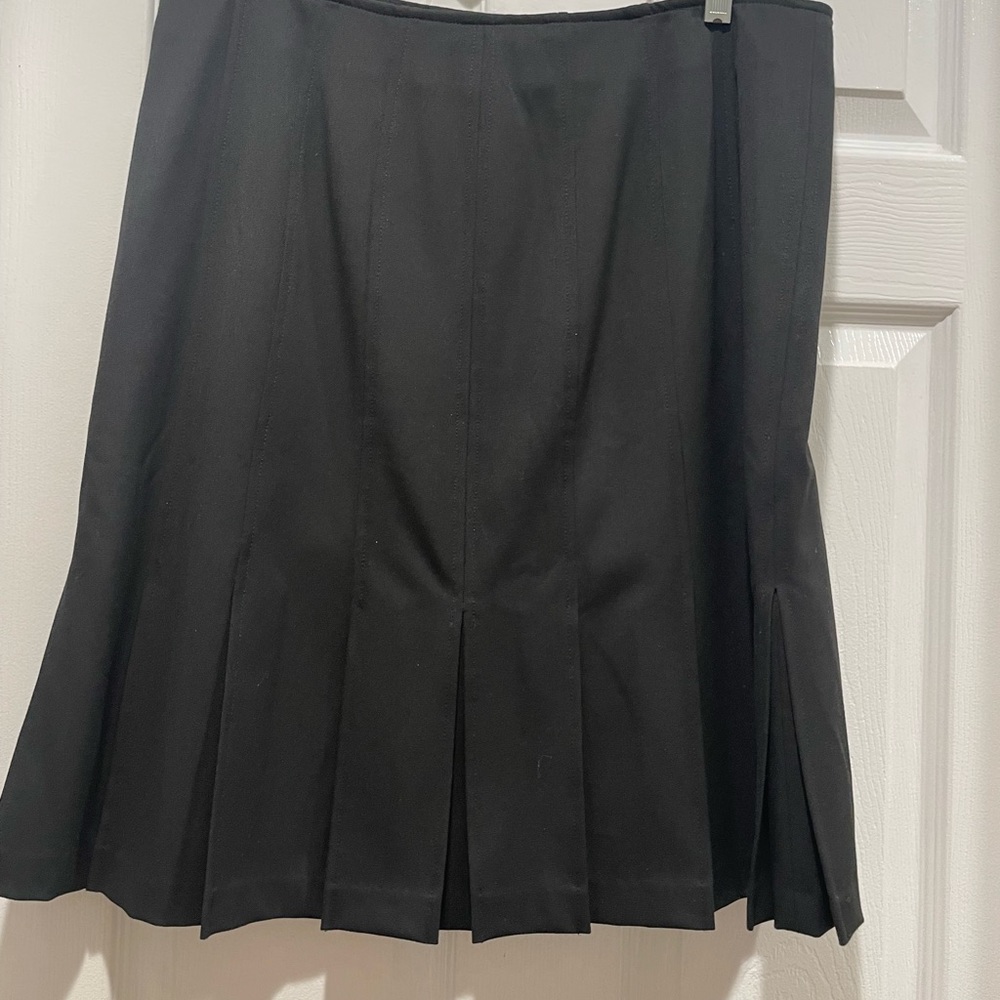 Black St John skirt with pleats